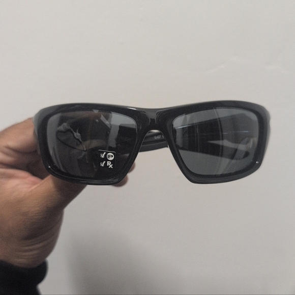Oakley Valve Black Sunglasses NWOC - Picture 2 of 3